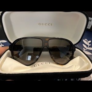 Gucci Unisex sunglasses!